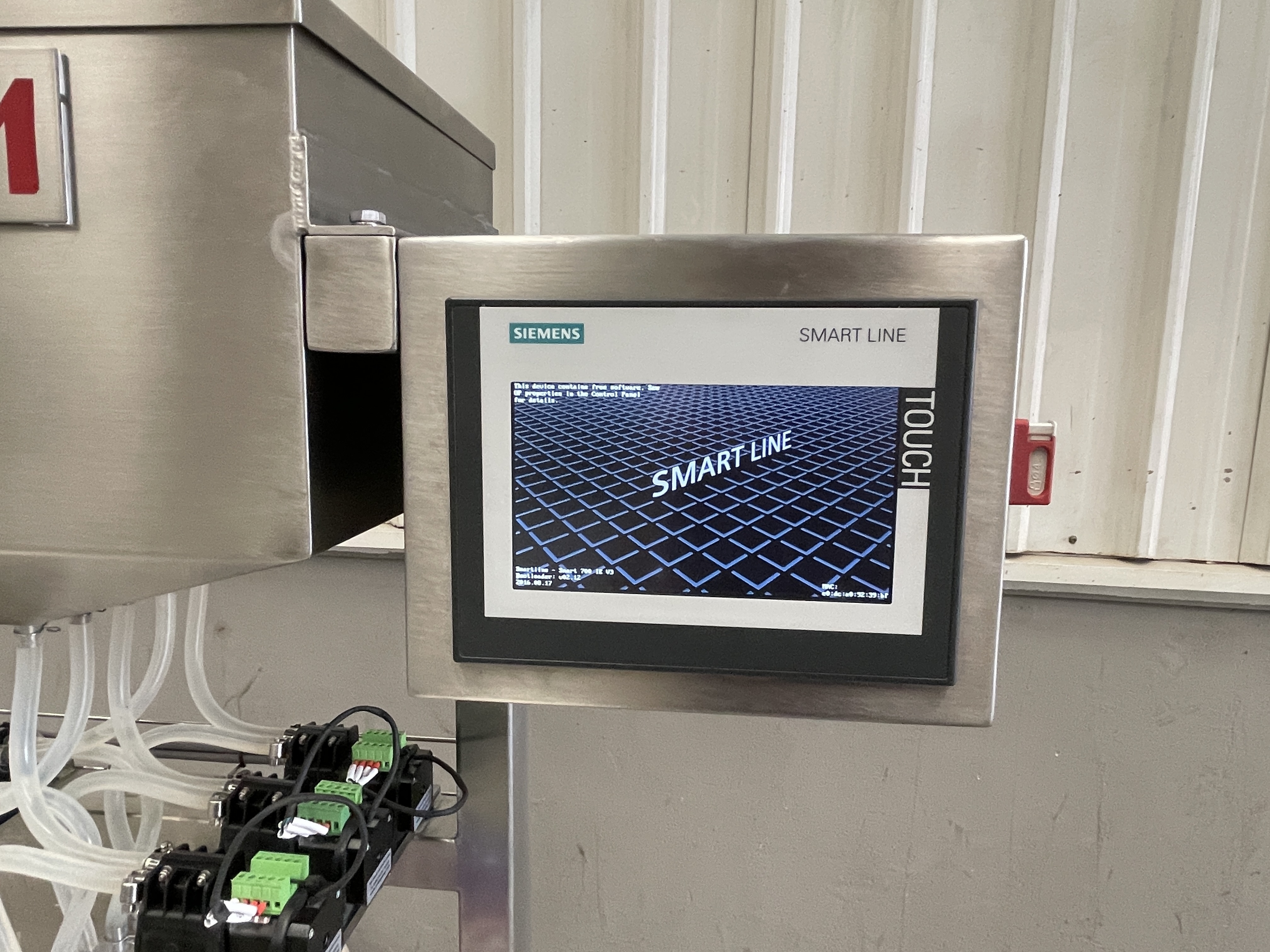 300ml Semi-Automatic Small Bottle Filling Machine with 1000bph High Speed and 800-2000bph Capacity